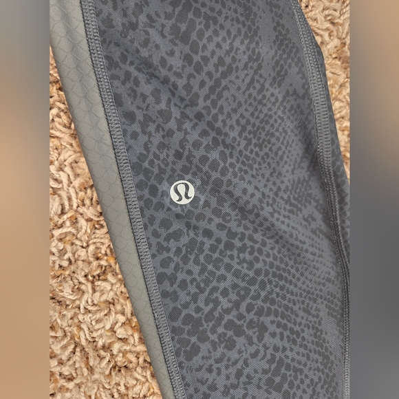 Lululemon Athletica Dark Gray Patterned Leggings - Picture 8 of 11